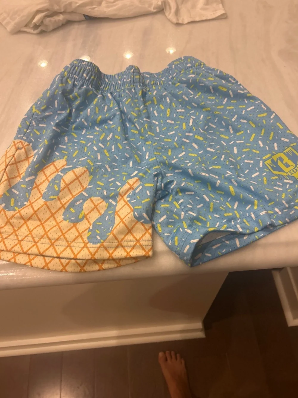 Baseball lifestyles boys shorts (L) and shirt ( L)